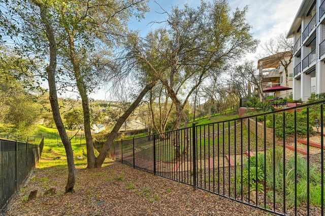 627 Lakeridge Dr, Auburn, CA 95603