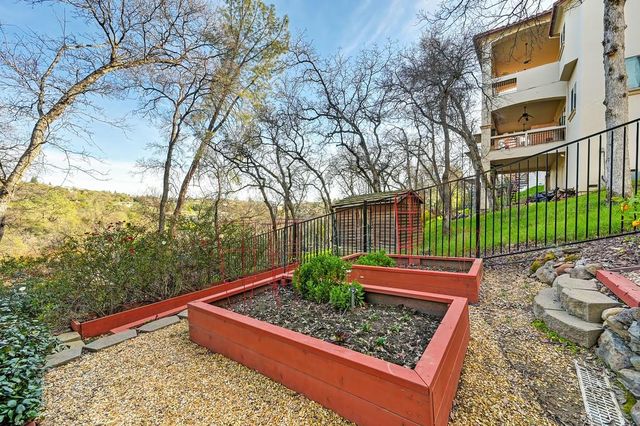 627 Lakeridge Dr, Auburn, CA 95603