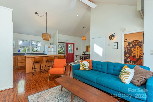 43 Vermont Court D14, Asheville, NC 28806