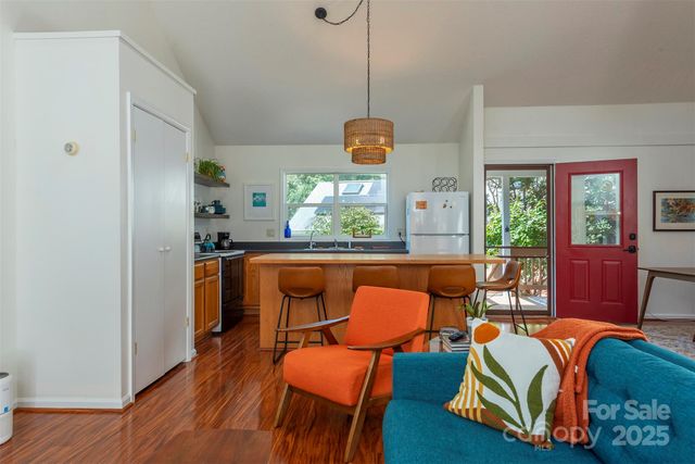 43 Vermont Court D14, Asheville, NC 28806