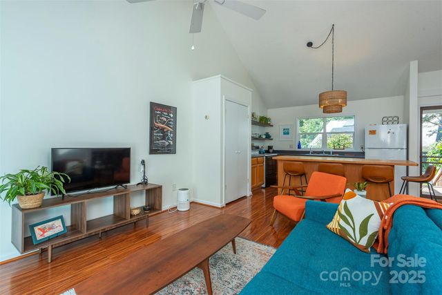 43 Vermont Court D14, Asheville, NC 28806