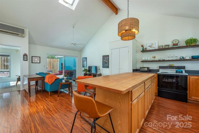 43 Vermont Court D14, Asheville, NC 28806