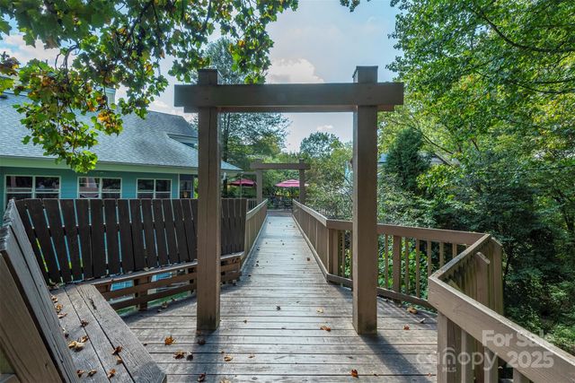 43 Vermont Court D14, Asheville, NC 28806