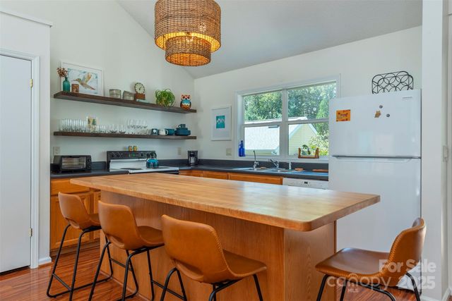 43 Vermont Court D14, Asheville, NC 28806