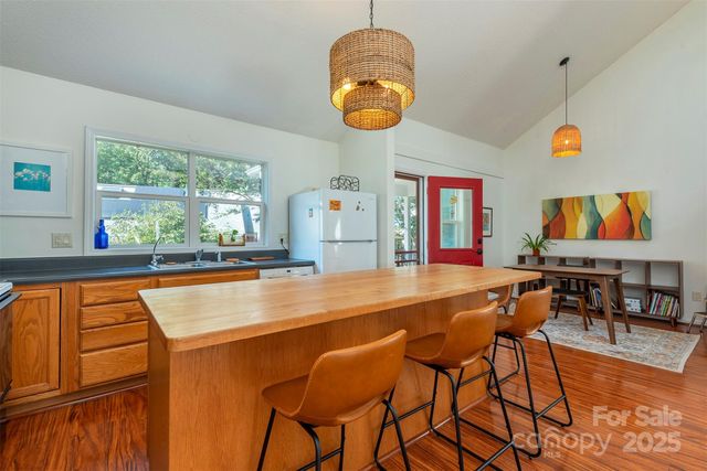 43 Vermont Court D14, Asheville, NC 28806