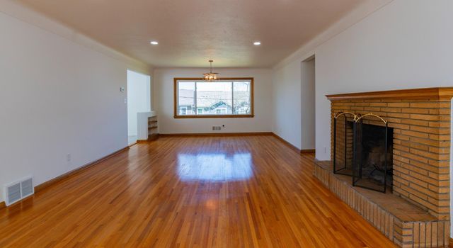 2843 Churchill Street, Roseville, MN 55113