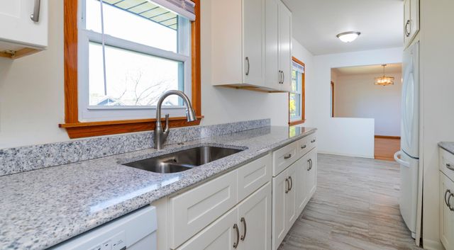 2843 Churchill Street, Roseville, MN 55113