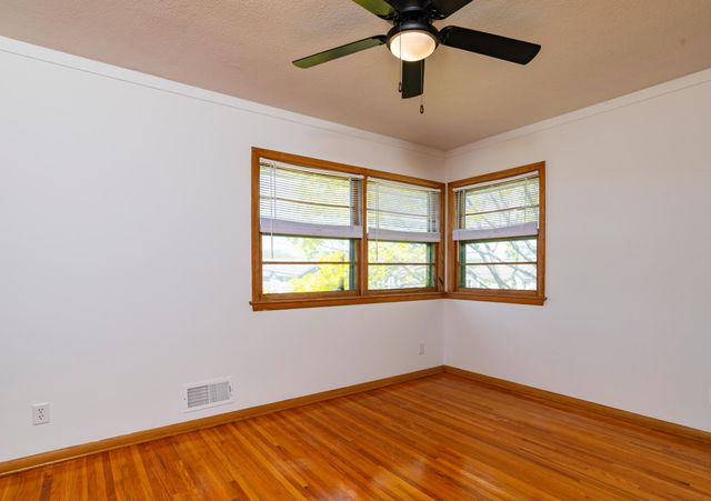 2843 Churchill Street, Roseville, MN 55113