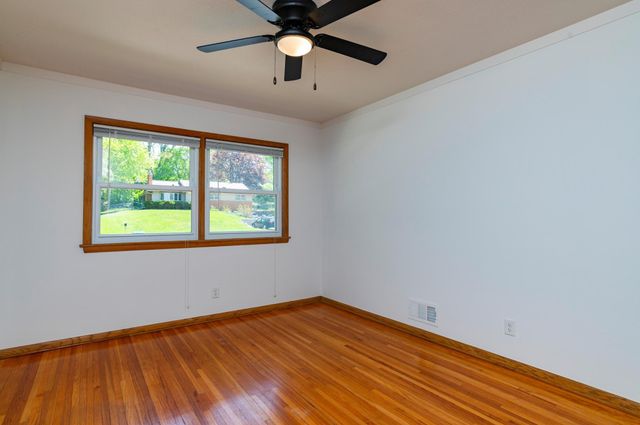 2843 Churchill Street, Roseville, MN 55113