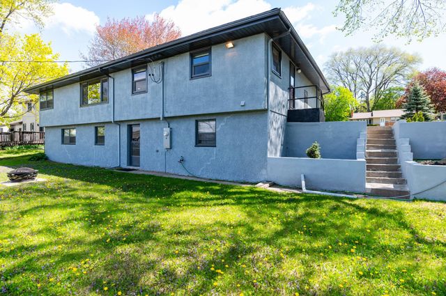 2843 Churchill Street, Roseville, MN 55113