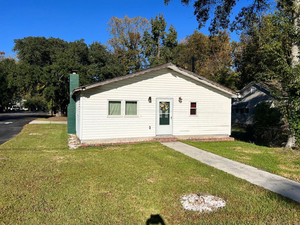 935 W Luke Ave Avenue, Summerville, SC 29483