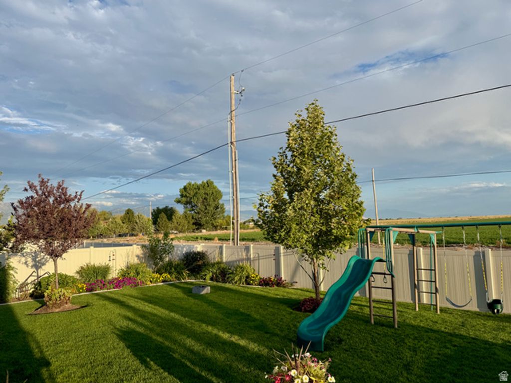 Image 27 of property listing at 3569 W 2660 S, Syracuse, UT 84075