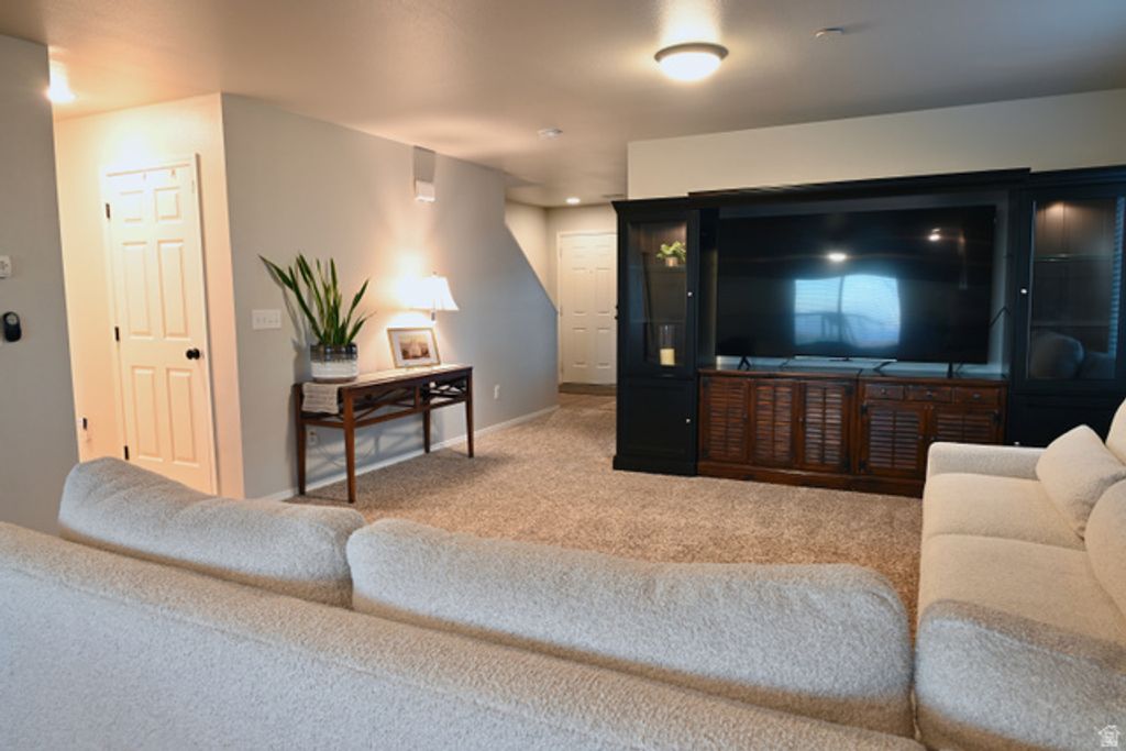 Image 6 of property listing at 3569 W 2660 S, Syracuse, UT 84075