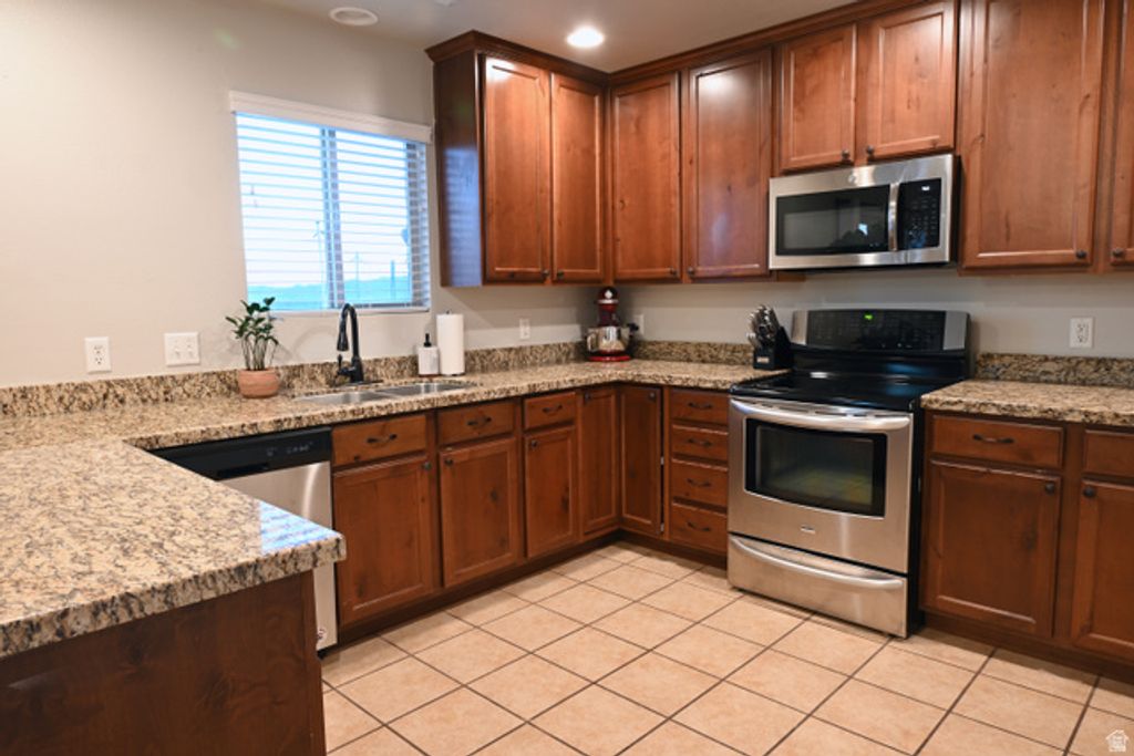 Image 9 of property listing at 3569 W 2660 S, Syracuse, UT 84075