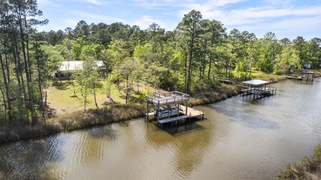 528 Bay Grove Road, Freeport, FL 32439