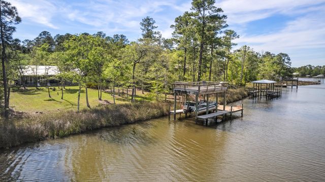 528 Bay Grove Road, Freeport, FL 32439