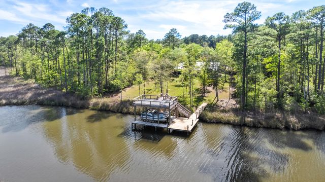 528 Bay Grove Road, Freeport, FL 32439