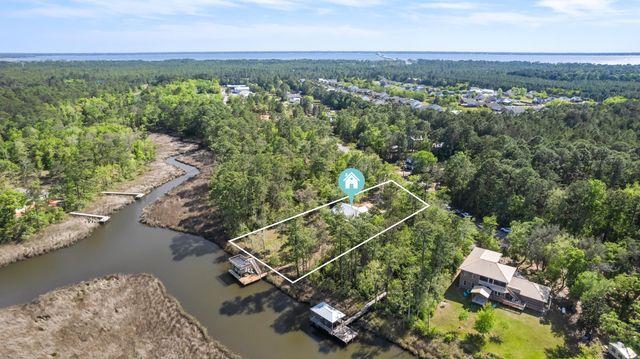 528 Bay Grove Road, Freeport, FL 32439