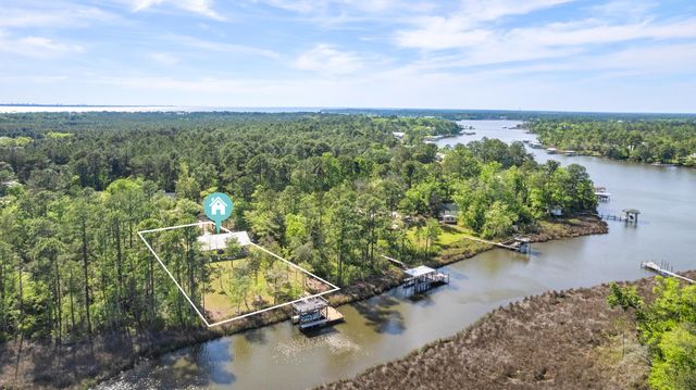 528 Bay Grove Road, Freeport, FL 32439