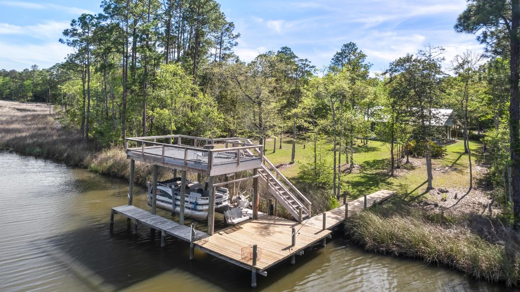 528 Bay Grove Road, Freeport, FL 32439