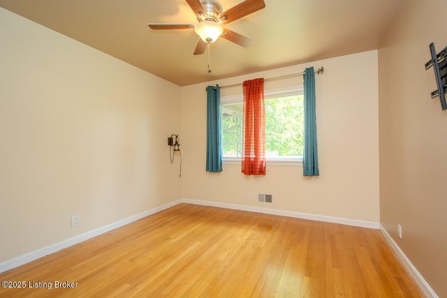 4106 Wallingford Ln, Louisville, KY 40218