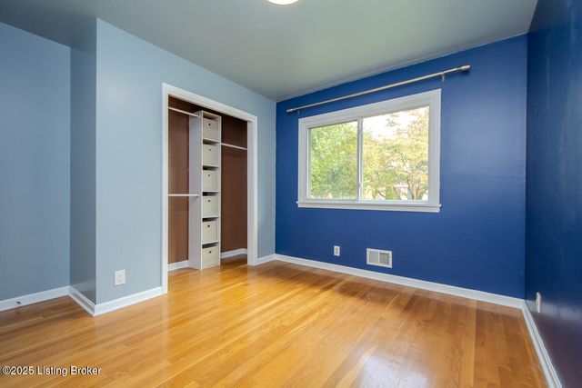 4106 Wallingford Ln, Louisville, KY 40218