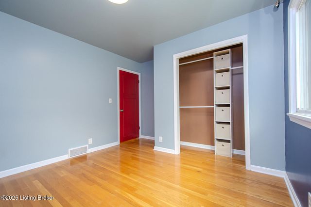 4106 Wallingford Ln, Louisville, KY 40218