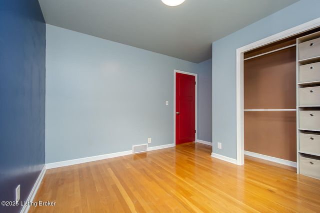 4106 Wallingford Ln, Louisville, KY 40218