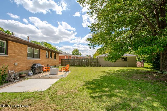 4106 Wallingford Ln, Louisville, KY 40218