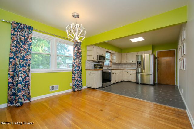 4106 Wallingford Ln, Louisville, KY 40218