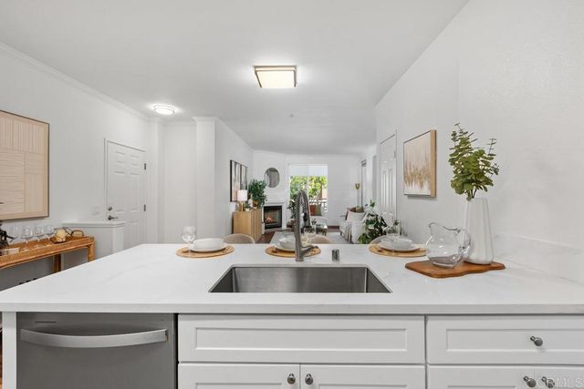 12362 Carmel Country Road 201, San Diego, CA 92130