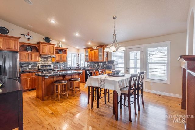 2084 W Cross Creek, Nampa, ID 83686