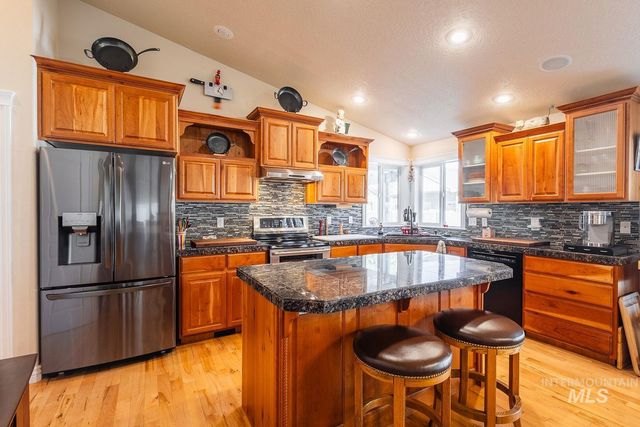 2084 W Cross Creek, Nampa, ID 83686