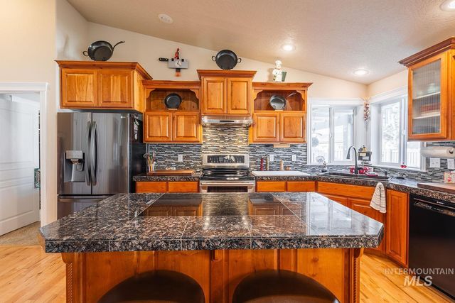 2084 W Cross Creek, Nampa, ID 83686