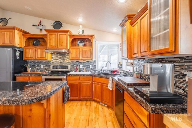 2084 W Cross Creek, Nampa, ID 83686