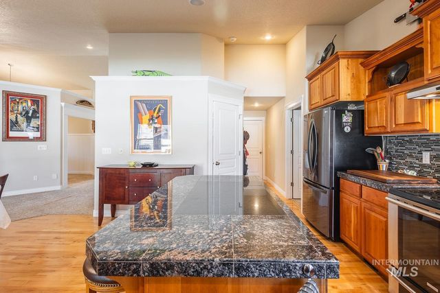 2084 W Cross Creek, Nampa, ID 83686