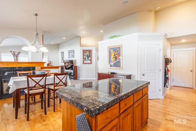 2084 W Cross Creek, Nampa, ID 83686