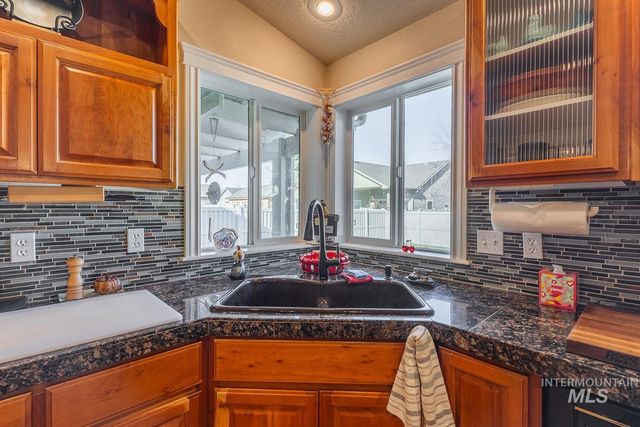 2084 W Cross Creek, Nampa, ID 83686