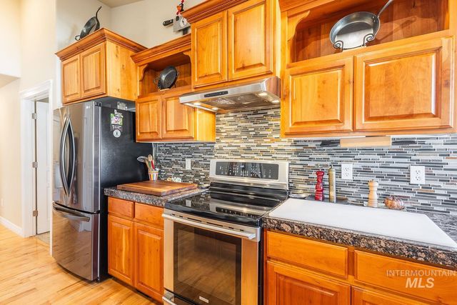 2084 W Cross Creek, Nampa, ID 83686