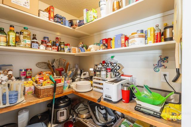 2084 W Cross Creek, Nampa, ID 83686