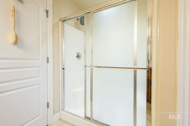 2084 W Cross Creek, Nampa, ID 83686