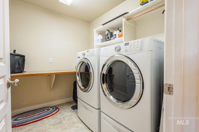 2084 W Cross Creek, Nampa, ID 83686