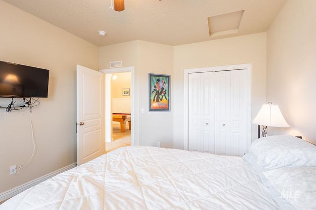 2084 W Cross Creek, Nampa, ID 83686