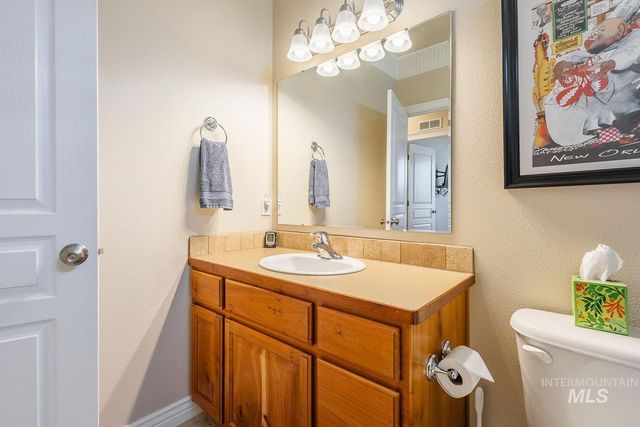 2084 W Cross Creek, Nampa, ID 83686