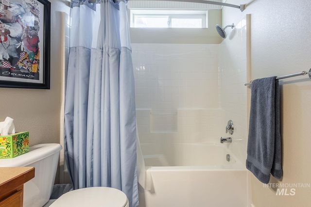 2084 W Cross Creek, Nampa, ID 83686