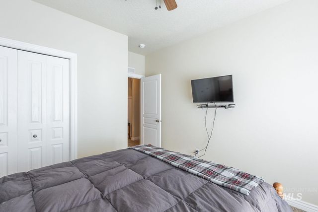 2084 W Cross Creek, Nampa, ID 83686