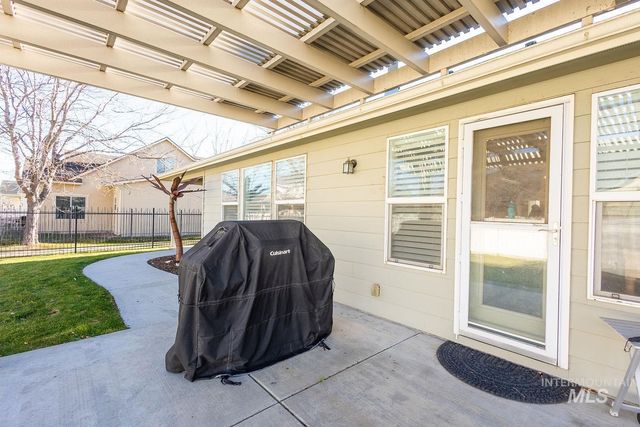 2084 W Cross Creek, Nampa, ID 83686