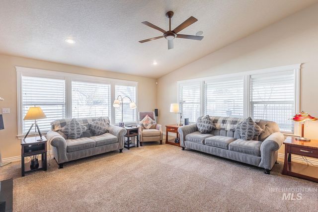 2084 W Cross Creek, Nampa, ID 83686