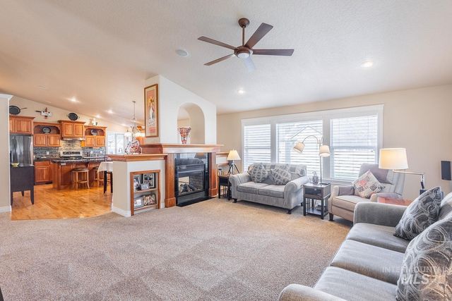 2084 W Cross Creek, Nampa, ID 83686