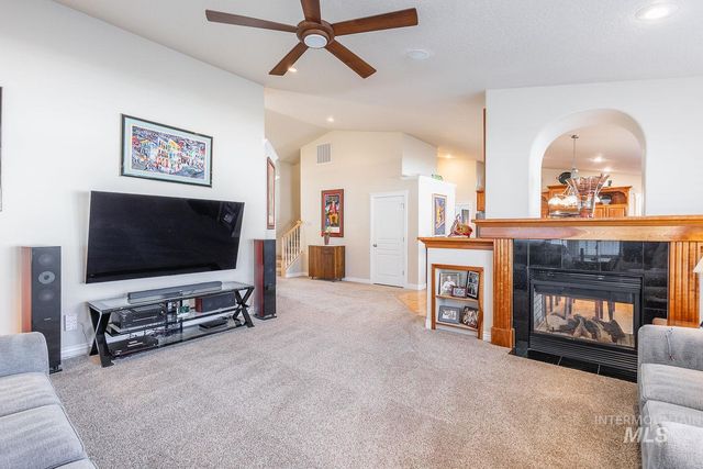 2084 W Cross Creek, Nampa, ID 83686